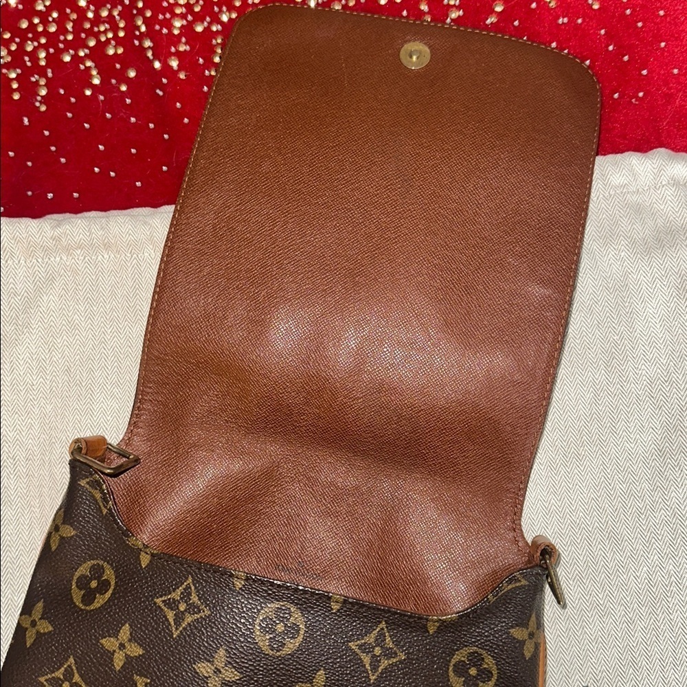 Louis Vuitton Monogram Musette - Picture 7 of 9